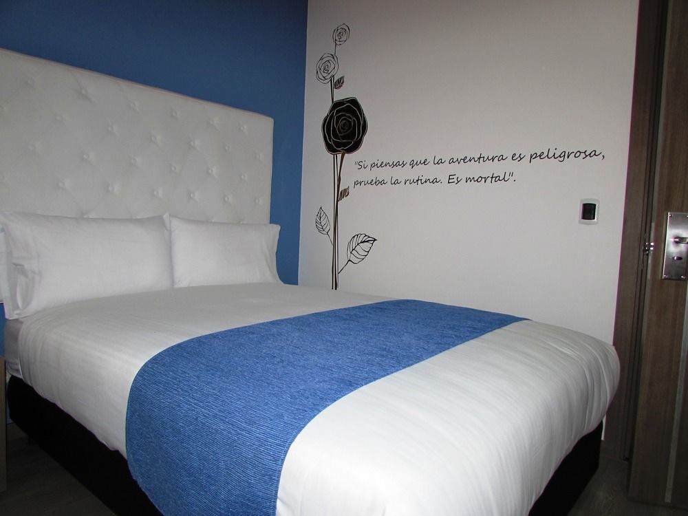 Aw Hotel Plaza Miranda ボゴタ エクステリア 写真